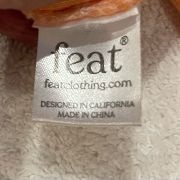 Women’s Large FEAT sweatshirtrt - Picture 4 of 9